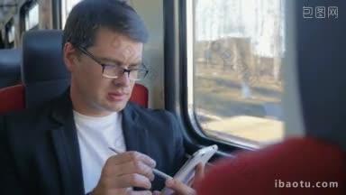 年轻的商人戴着眼镜乘火车旅行，他在旅途中用钢笔浏览互联网